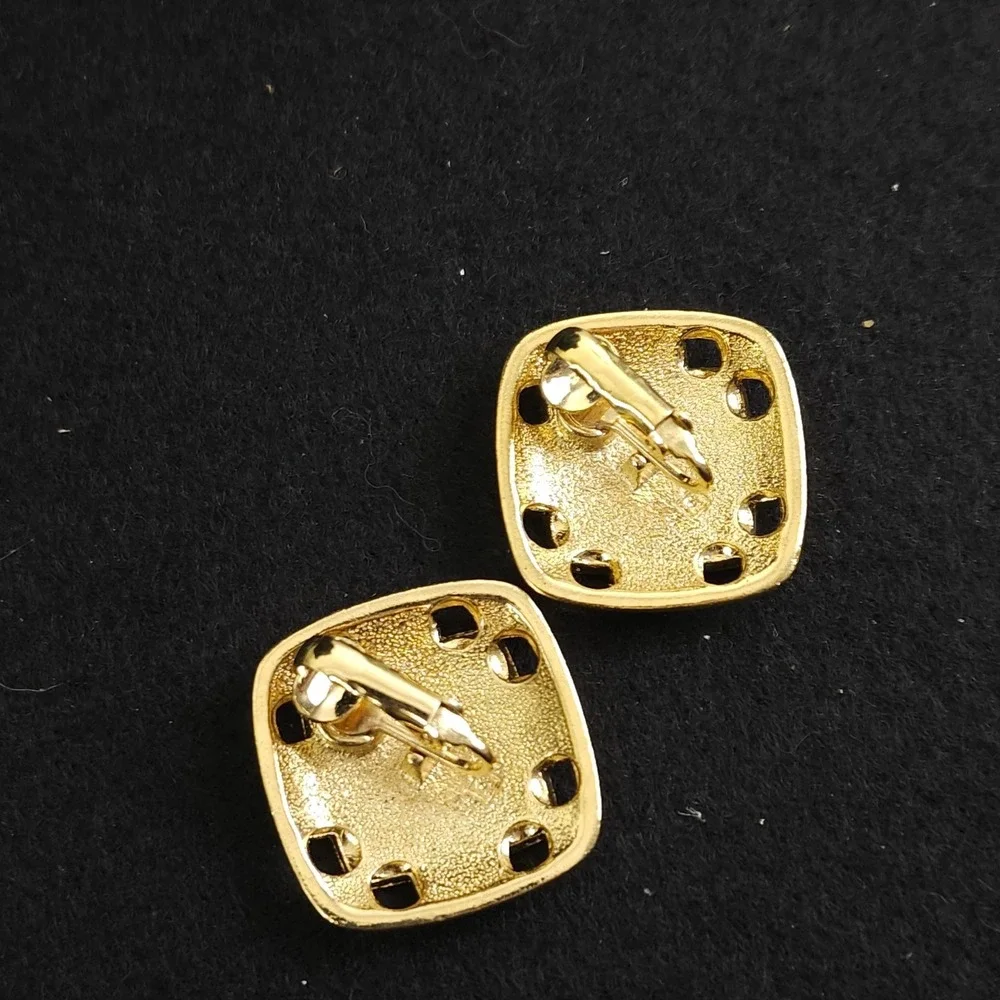 ELEGANT VTG 80'S COUTURE BLACK ENAMEL ART DECO STYLE GOLDEN SQUARE CLIP EARRINGS